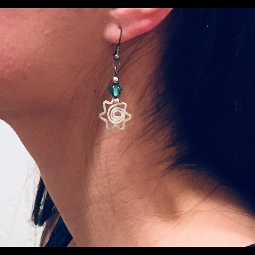 Vintage 1960s sun burst earrings - Picture 3 of 3